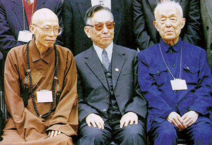 1999年9月27日，作者在临清“季羡林先生资料馆”前留影。 - 图4