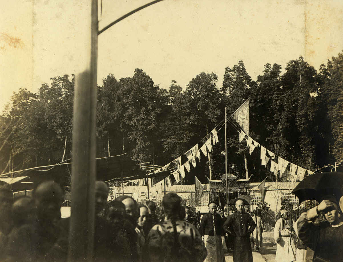 坐在轿子里的路德维希·魏斯，在去领事馆的路上，1912～1913年。 - 图7