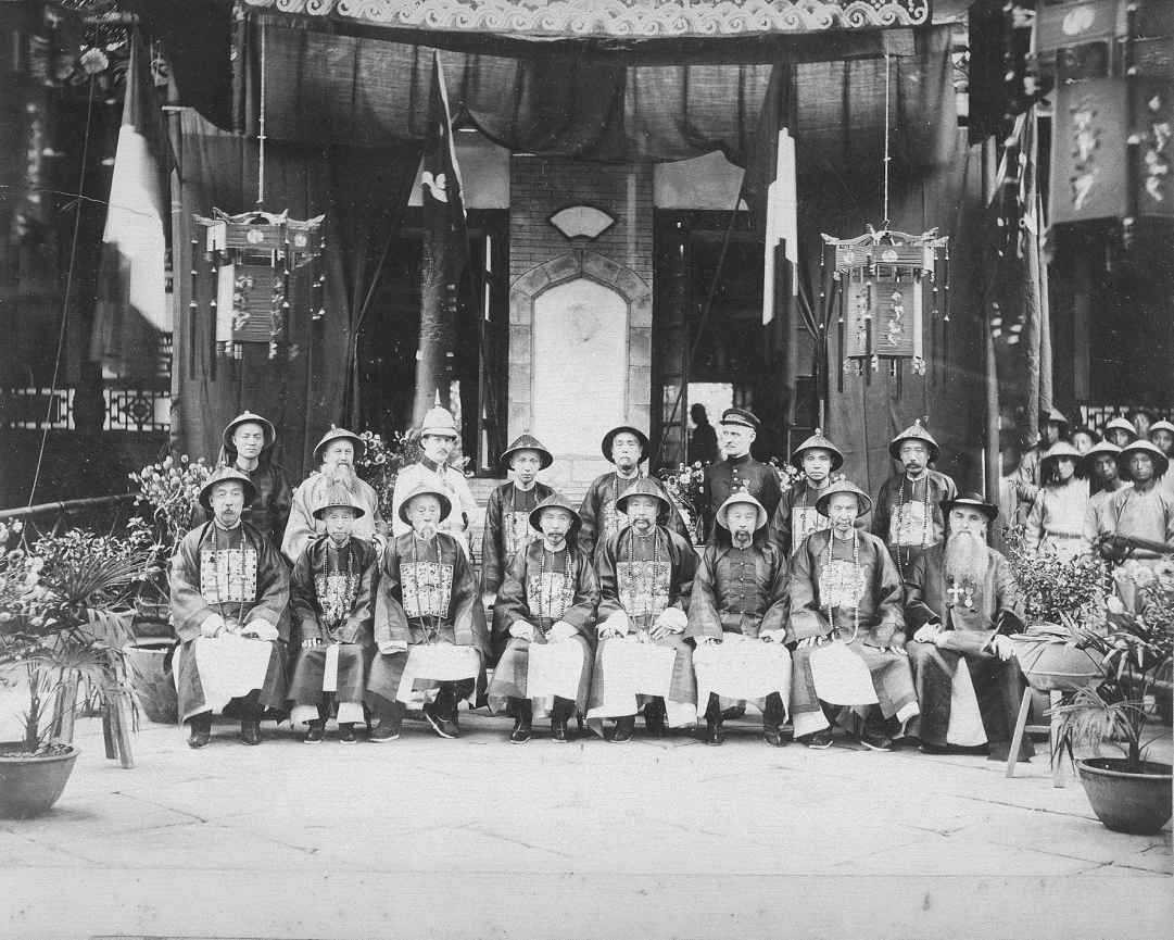 坐在轿子里的路德维希·魏斯，在去领事馆的路上，1912～1913年。 - 图9